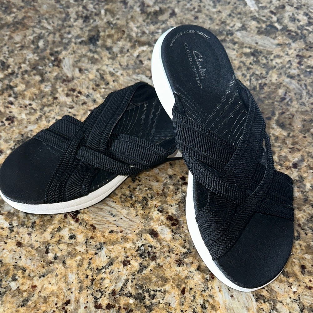 Clarks Women's Black Crisscross Strap Sandals